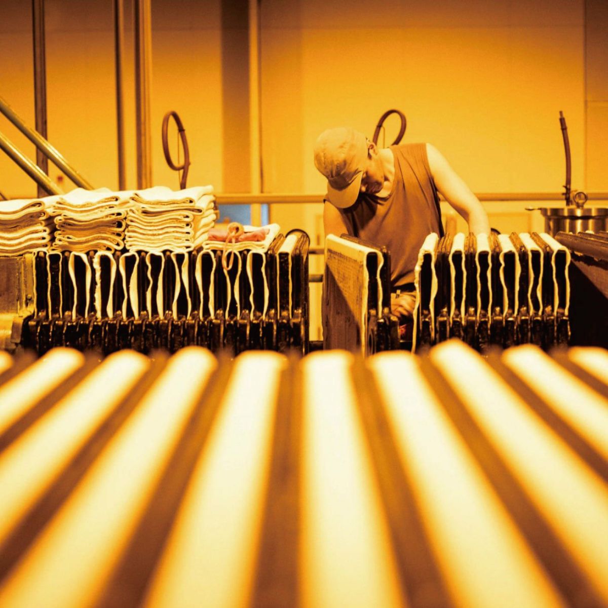 岩井の胡麻油工場内